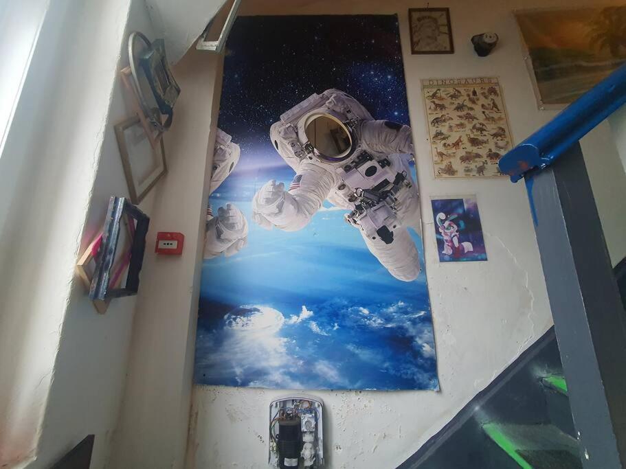 Cyber-Art Studio In Camden 런던 외부 사진